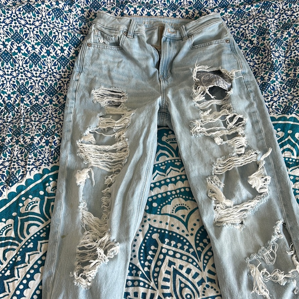 RIPPED LIGHT BLUE JEANS HIGH WAISTED
